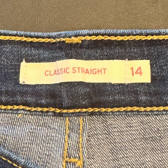 Women's Classic Straight Levi Jean Shorts - Picture 4 of 5